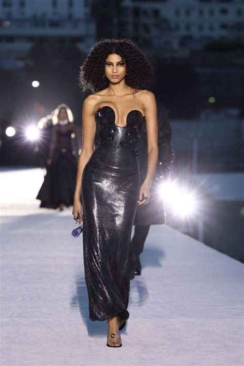 imaan hammam versace|Imaan Hammam x VERSACE .